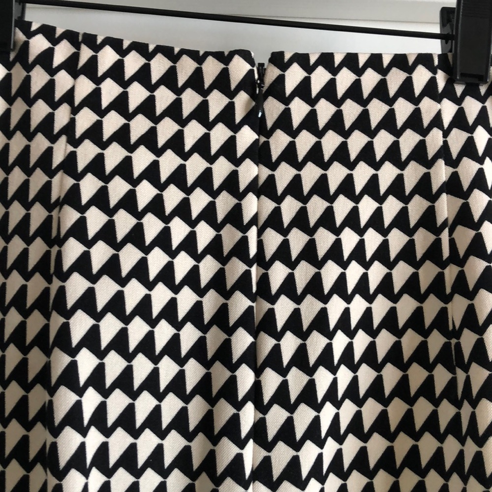Banana Republic geometric pencil skirt - 0 - Picture 3 of 6